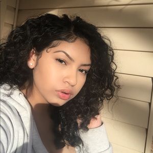 Meet your Posher, Monique